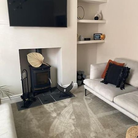 Homely 2-Bed Terrace With Log Burner Lincoln Exterior photo