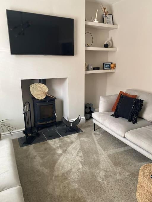 Homely 2-Bed Terrace With Log Burner Lincoln Exterior photo